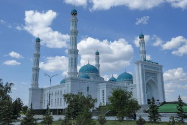 Karaganda, Kazakistan - 19 Ağustos 2023: Anet Baba Camii Kazakistan 'ın Karaganda kentindeki bölgesel merkez camiidir..