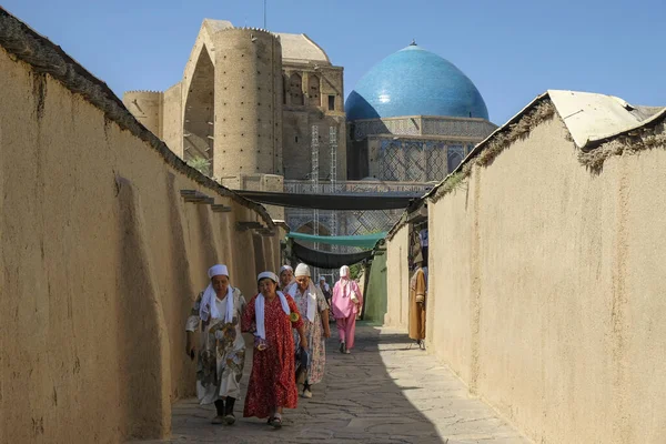 Turkestan Kazachstan Augustus 2023 Pelgrims Het Mausoleum Van Khoja Ahmed — Stockfoto
