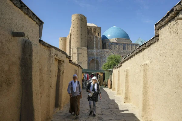 Turkestan Kazakhstan Août 2023 Pèlerins Dans Mausolée Khoja Ahmed Yasawi — Photo