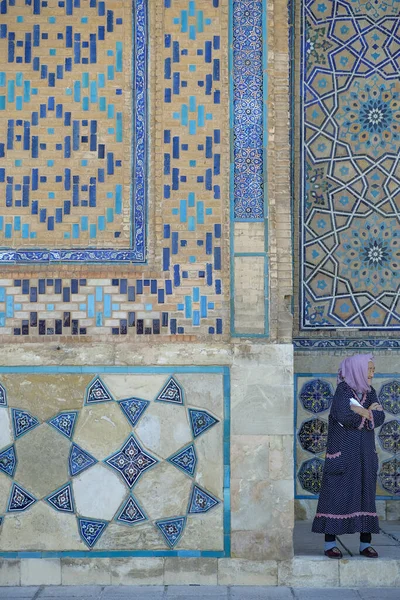 Turkestan Kazachstan Augustus 2023 Pelgrim Het Mausoleum Van Khoja Ahmed — Stockfoto