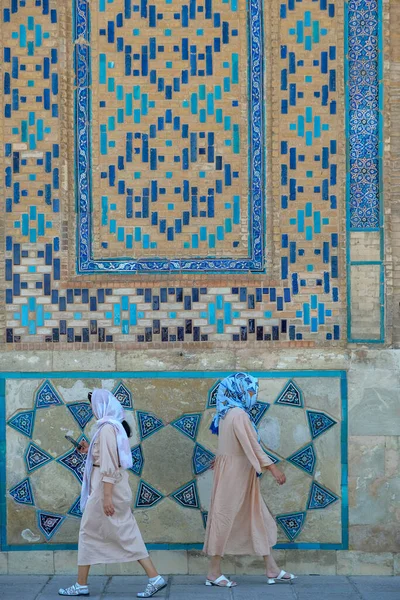 Туркестан Казахстан Серпня 2023 Паломники Мавзолеї Ходжа Ахмед Ясаві Місті — стокове фото