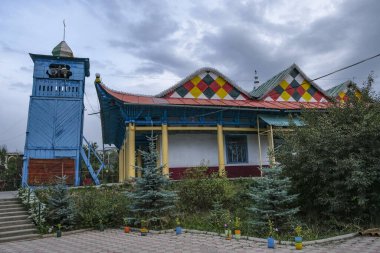 Karakol, Kırgızistan - 9 Eylül 2023: Karakol, Kırgızistan 'daki Dungan Camisi.