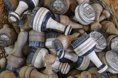 Kırgızistan, Osh 'taki Jayma Çarşısı' nda ekmek yapmak için pullar.