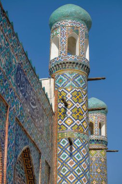 Kokand, Özbekistan - 24 Ekim 2023: Kokand, Özbekistan 'daki Khudayar Han Sarayı cephesinin ayrıntıları.