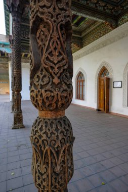 Kokand, Özbekistan - 25 Ekim 2023: Kokand, Özbekistan 'daki Jami Camii' nin iç kısımları.