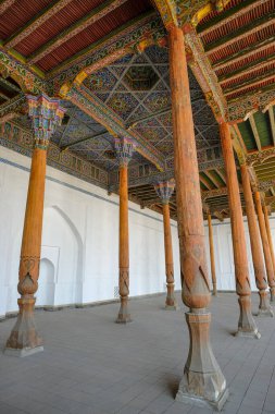 Kokand, Özbekistan - 25 Ekim 2023: Kokand, Özbekistan 'daki Jami Camii' nin iç kısımları.