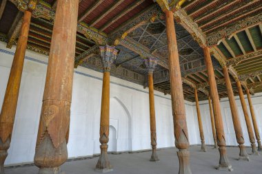Kokand, Özbekistan - 25 Ekim 2023: Kokand, Özbekistan 'daki Jami Camii' nin iç kısımları.