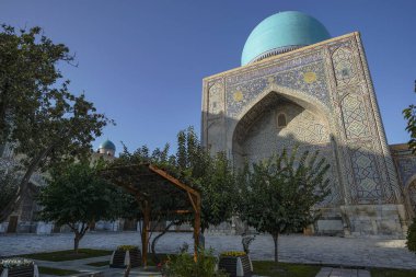 Semerkant, Özbekistan - 2 Kasım 2023: Semerkant, Özbekistan 'daki Registan Meydanı' ndaki Tilla Kari Madrasah.