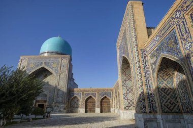 Semerkant, Özbekistan - 2 Kasım 2023: Semerkant, Özbekistan 'daki Registan Meydanı' ndaki Tilla Kari Madrasah.