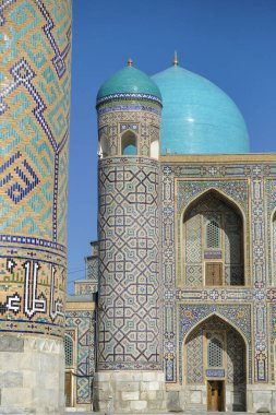 Özbekistan, Semerkant 'taki Registan Meydanı' ndaki Tilla Kari Madrasah..