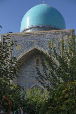 Semerkant, Özbekistan - 2 Kasım 2023: Semerkant, Özbekistan 'daki Registan Meydanı' ndaki Tilla Kari Madrasah.