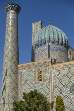 Özbekistan, Semerkant 'taki Registan Meydanı' ndaki Sherdor Madrasah..