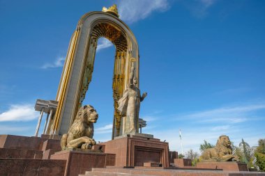Dushanbe, Tacikistan - 17 Kasım 2023: Dushanbe, Tacikistan 'daki İsmail Samani Anıtı Görüntüleri.