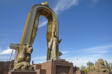 Dushanbe, Tacikistan - 17 Kasım 2023: Dushanbe, Tacikistan 'daki İsmail Samani Anıtı Görüntüleri.