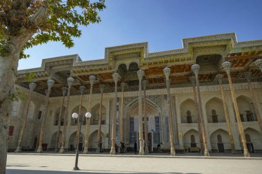 Buhara, Özbekistan - 9 Aralık 2023: Özbekistan 'ın Buhara kentindeki Bolo Hauz Camii' nin manzaraları.