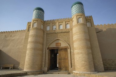 Khiva, Özbekistan - 15 Aralık 2023: Özbekistan 'ın eski Khiva kentindeki Kuhna Ark Kalesi.
