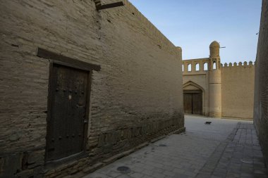 Khiva, Özbekistan - 16 Aralık 2023: Özbekistan 'ın eski Khiva kentindeki Tosh Hovli Sarayı.