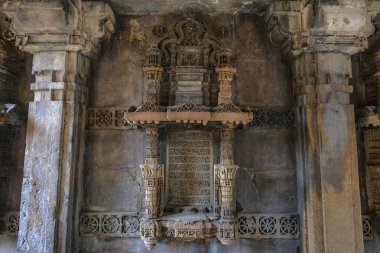 Ahmedabad, Hindistan - 11 Ocak 2024: Dada Harir Stepwell Ahmedabad, Hindistan 'da bir yeraltı kuyusu..