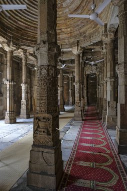 Ahmedabad, Hindistan - 10 Ocak 2024: Ahmedabad, Gujarat, Hindistan 'daki Sultan Ahmed Şah Camii.