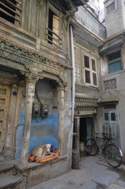 Ahmedabad, Hindistan - 10 Ocak 2024: Ahmedabad, Hindistan 'daki geleneksel evler.