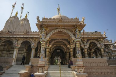Ahmedabad, Hindistan - 12 Ocak 2024: Ahmedabad, Hindistan 'daki Swaminarayan Tapınağı.