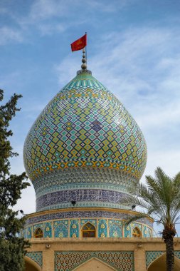 Şiraz, İran - 17 Mart 2024: Ali İbn Hamzeh Kutsal Tapınağı, İran 'ın Şiraz kentindeki tarihi ve dini yapılardan biridir..