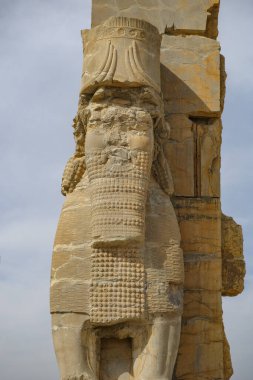 Marvdsaht, İran - 18 Mart 2024: İran 'ın Fars ilinin Şiraz kenti yakınlarındaki Persepolis harabelerinde bulunan tüm ulusların geçidi.