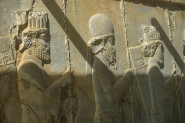 Marvdsaht, İran - 18 Mart 2024: İran 'ın Fars ilinin Şiraz kenti yakınlarındaki Persepolis harabelerinde yardım.