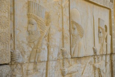 Marvdsaht, İran - 18 Mart 2024: İran 'ın Fars ilinin Şiraz kenti yakınlarındaki Persepolis harabelerinde yardım.