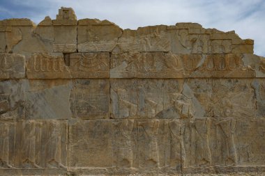 Marvdsaht, İran - 18 Mart 2024: İran 'ın Fars ilinin Şiraz kenti yakınlarındaki Persepolis harabelerinde yardım.