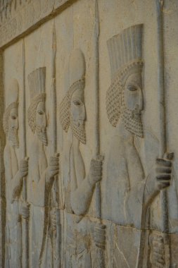 Marvdsaht, İran - 18 Mart 2024: İran 'ın Fars ilinin Şiraz kenti yakınlarındaki Persepolis harabelerinde yardım.
