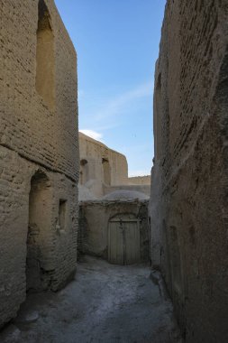 Varzaneh, İran - 29 Mart 2024: Ghoortan Kalesi İran 'ın Varzaneh kenti yakınlarında yer alan antik bir kaledir..