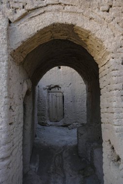 Varzaneh, İran - 29 Mart 2024: Ghoortan Kalesi İran 'ın Varzaneh kenti yakınlarında yer alan antik bir kaledir..