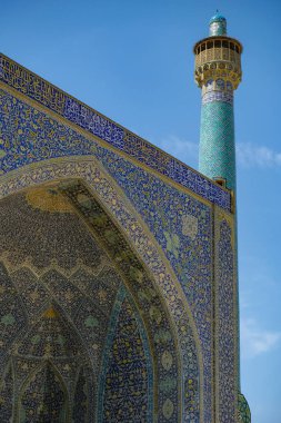İsfahan, İran - 30 Mart 2024: Şah Camii, İran 'ın İsfahan kentindeki Naghsh-e Cihan Meydanı' nda yer almaktadır..