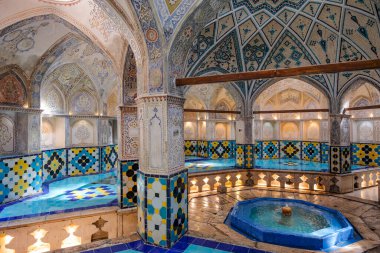 Kashan, İran - 3 Nisan 2024: Sultan Amir Ahmad Bathhouse, İran 'ın Kashan kentinde bulunan geleneksel bir hamamdır..
