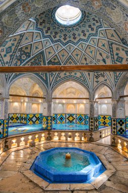 Kashan, İran - 3 Nisan 2024: Sultan Amir Ahmad Bathhouse, İran 'ın Kashan kentinde bulunan geleneksel bir hamamdır..