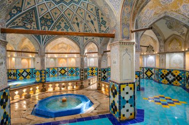 Kashan, İran - 3 Nisan 2024: Sultan Amir Ahmad Bathhouse, İran 'ın Kashan kentinde bulunan geleneksel bir hamamdır..