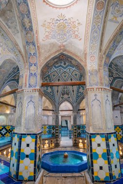 Kashan, İran - 3 Nisan 2024: Sultan Amir Ahmad Bathhouse, İran 'ın Kashan kentinde bulunan geleneksel bir hamamdır..