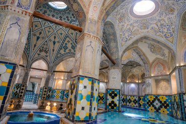 Kashan, İran - 3 Nisan 2024: Sultan Amir Ahmad Bathhouse, İran 'ın Kashan kentinde bulunan geleneksel bir hamamdır..