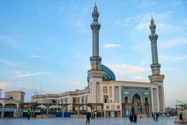 Qom, İran - 7 Nisan 2024: Qom, İran 'daki İmam Hasan Askari Camii.