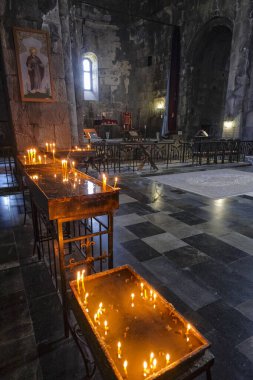Tatev, Ermenistan - 1 Mayıs 2024: Ermenistan 'ın Tatev köyü yakınlarındaki Tatev Manastırı' nda kurbanlar.