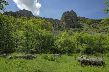 Yeghegis, Ermenistan - 10 Mayıs 2024: Yeghegis, Ermenistan 'daki Ortaçağ Yahudi Mezarlığı.