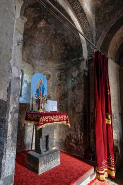 Ashtarak, Ermenistan - 21 Mayıs 2024: Karmravor Kilisesi, Ermenistan 'ın Ashtarak kentindeki Kutsal Meryem Kilisesi olarak da bilinir..