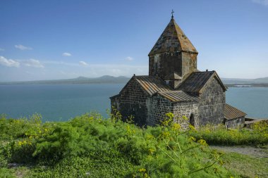 Sevan, Ermenistan - 30 Mayıs 2024 Sevanavank Manastırı Sevan Gölü 'nün kuzey batı kıyısında Sevan Gölü' nde yer alan bir manastır..