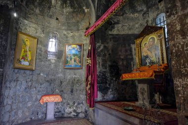 Hayravank, Ermenistan - 30 Mayıs 2024 Hayravank Manastırı Hayravank, Ermenistan 'da Sevan Gölü kıyısında yer alan bir Ermeni manastırı..