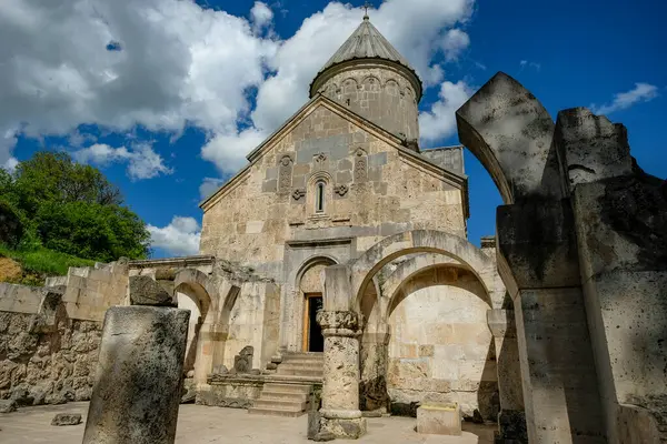 Teghut, Ermenistan - 2 Haziran 2024: Haghartsin Manastırı, Ermenistan 'ın Tavush ilinde yer alan bir Ermeni manastırı..