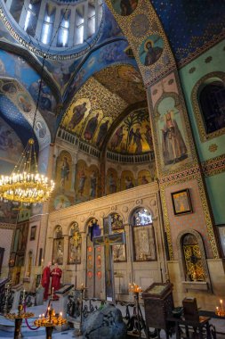 Tiflis, Gürcistan - 11 Haziran 2024: Sioni Katedrali 'nin içi, Gürcistan' ın Tiflis kentinde yer alan bir Gürcü Ortodoks katedralidir..