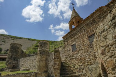 Udabno, Gürcistan - 20 Haziran 2024: David Gareji Gürcistan 'ın Kakheti bölgesinde bulunan bir Gürcü Ortodoks manastırı..