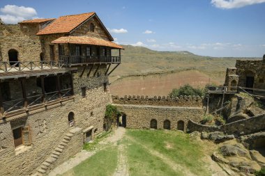 Udabno, Gürcistan - 20 Haziran 2024: David Gareji Gürcistan 'ın Kakheti bölgesinde bulunan bir Gürcü Ortodoks manastırı..