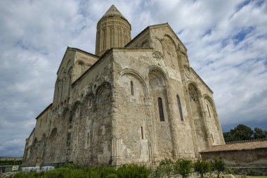 Akhmeta, Gürcistan - 28 Haziran 2024: Gürcistan 'ın Kakheti bölgesinde yer alan Alaetti Manastırı.